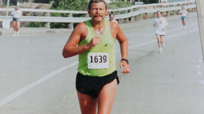 Gernot Kurtz 1999 beim Palos-Verdes-Marathon bei Los Angeles. FOTO: PR