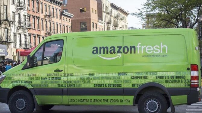 Ein Wagen von »amazon fresh« in New York im Einsatz. Foto: Richard B. Levine/UPPA