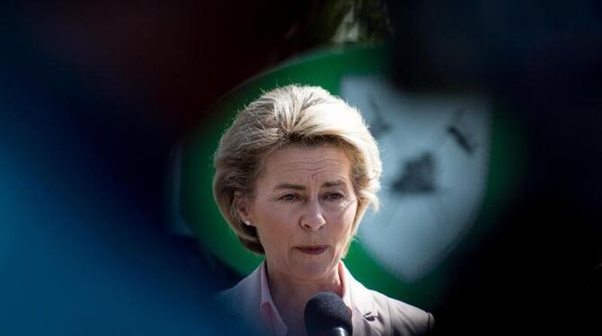Die Bundesverteidigungsministerin Ursula beim Besuch des Jägerbataillons 291 der Bundeswehr in Illkirch bei Straßburg. Foto: Die Bundesverteidigungsministerin Ursula beim Besuch des Jägerbataillons 291 der Bundeswehr in Illkirch bei Straßburg. Foto: