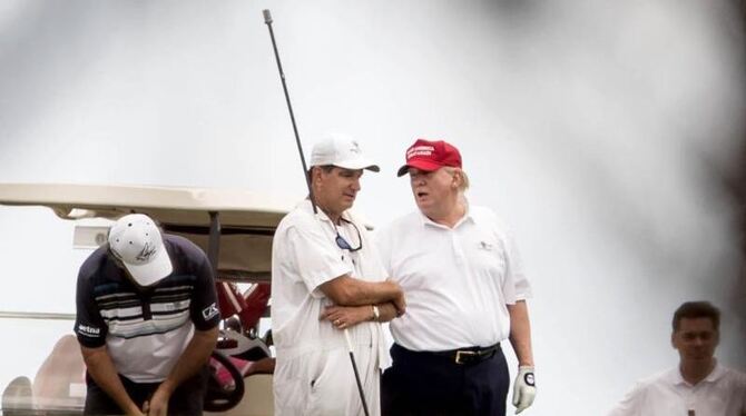 Schön, wenn man so viel Freizeit hat: Donald Trump während einer Runde Golf auf dem Trump International Golf Club in West Pal