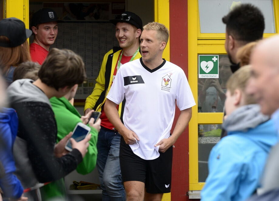 Promi-Benefiz-Kick in Tübingen