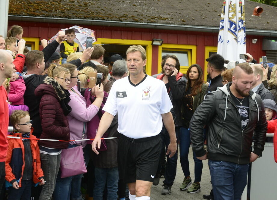 Promi-Benefiz-Kick in Tübingen