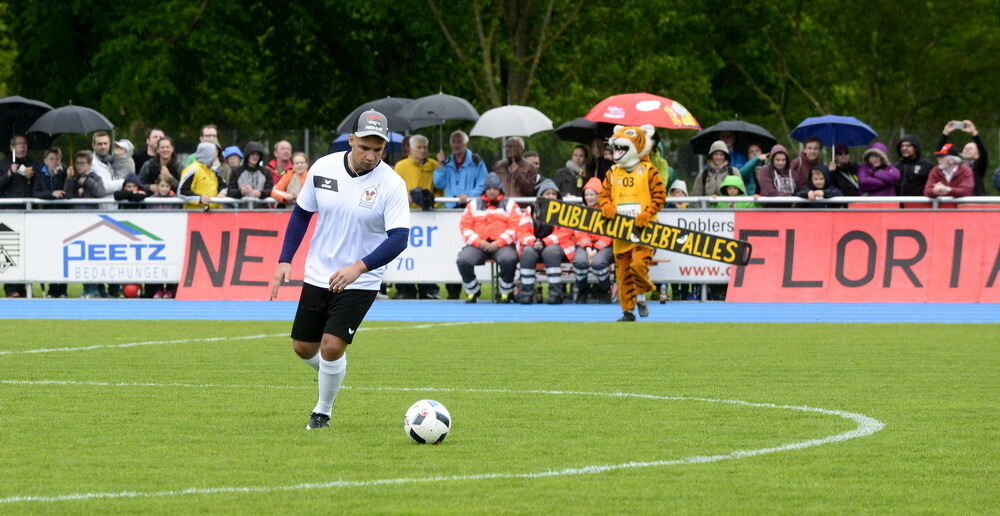 Promi-Benefiz-Kick in Tübingen