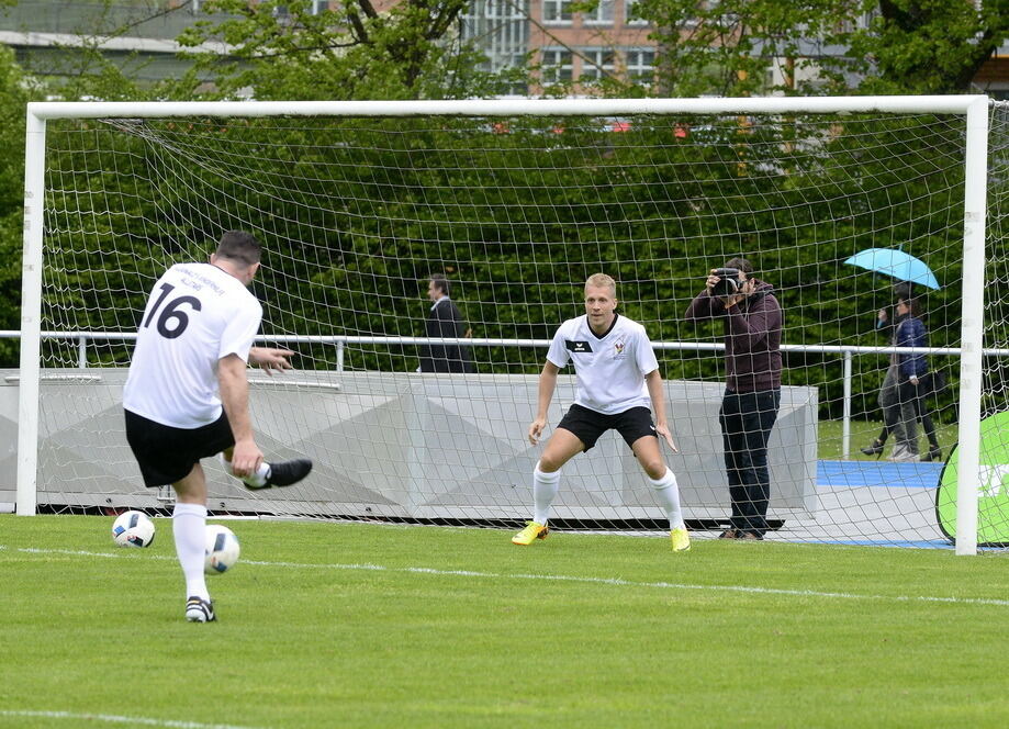 Promi-Benefiz-Kick in Tübingen