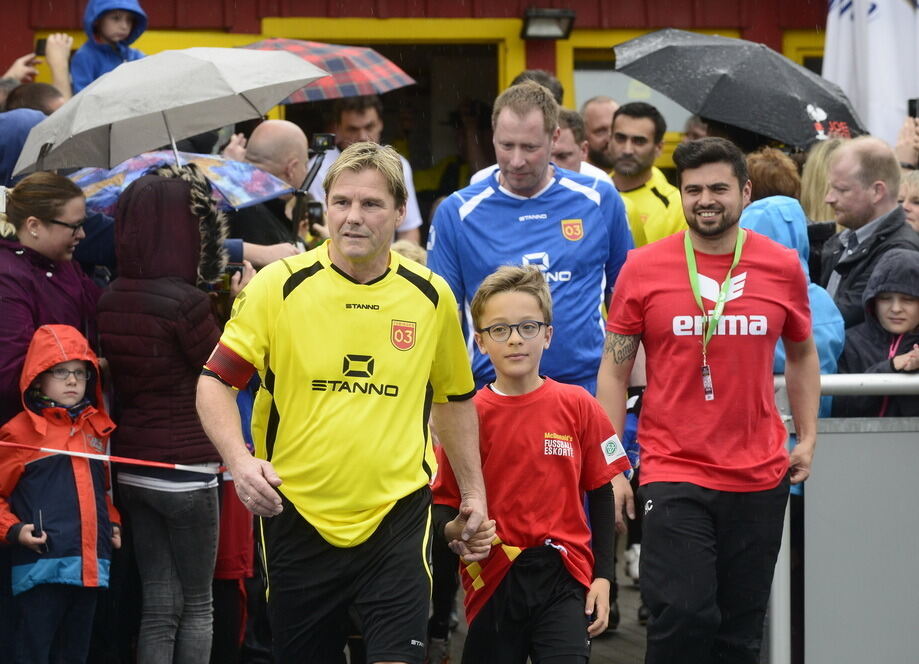 Promi-Benefiz-Kick in Tübingen