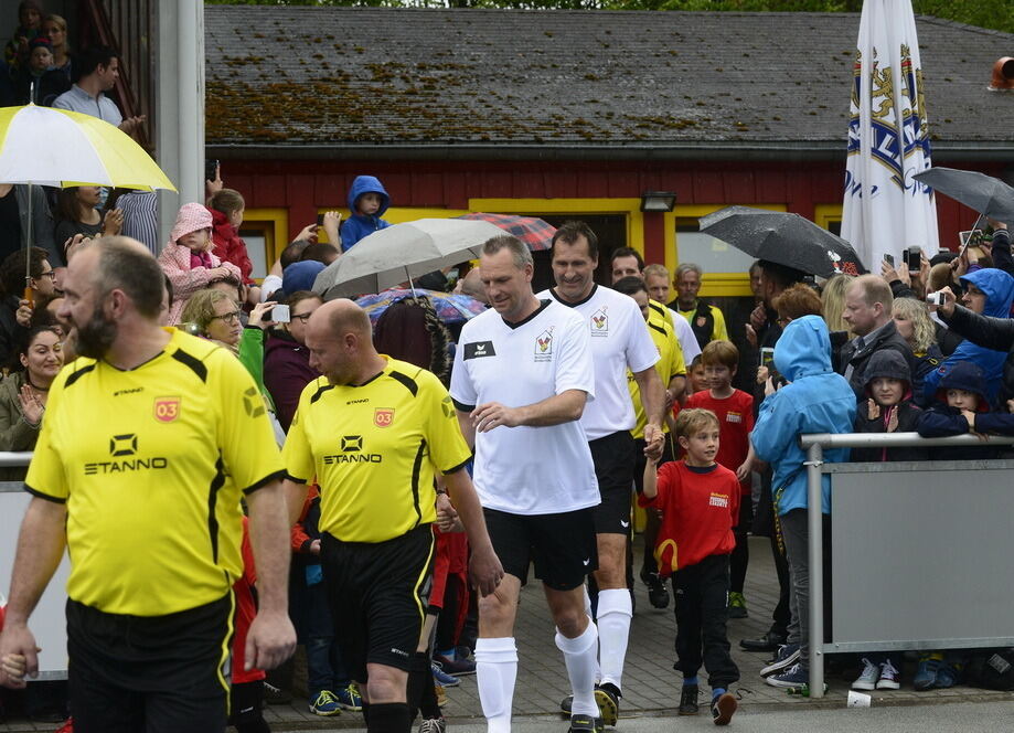 Promi-Benefiz-Kick in Tübingen