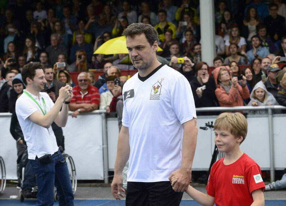 Promi-Benefiz-Kick in Tübingen