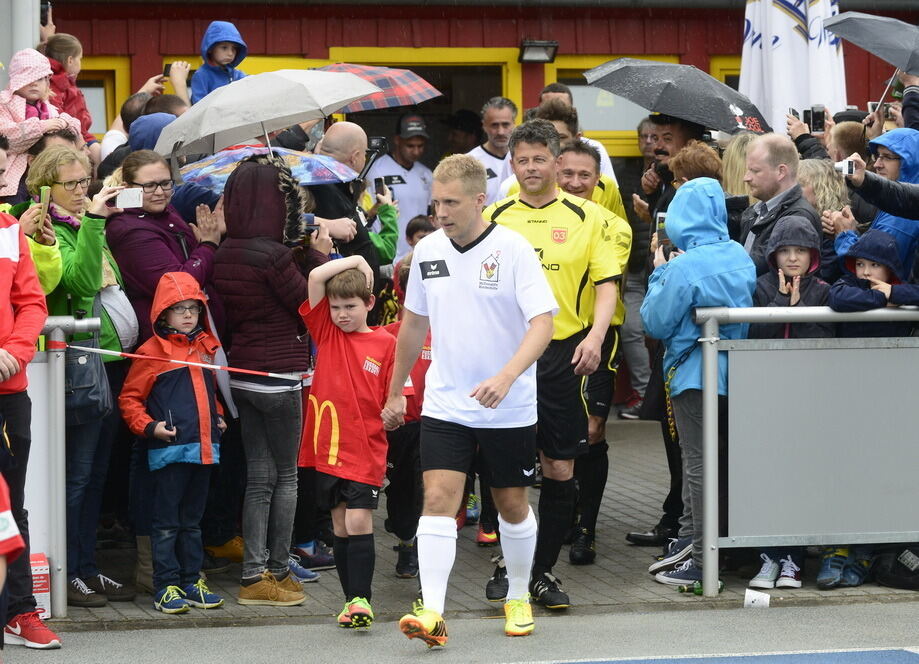 Promi-Benefiz-Kick in Tübingen
