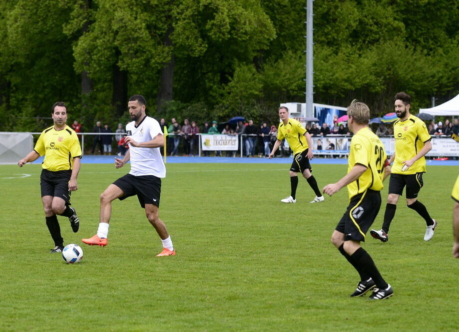 Promi-Benefiz-Kick in Tübingen