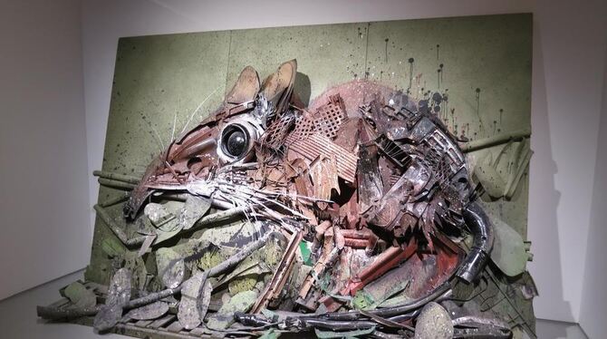 »Die Ratte«: Der Künstler Bordalo II aus Portugal verwendet Altmaterialien, um ein Bewusstsein für eine soziale und ökologisch n