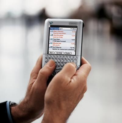 Im ROM des Tungsten C ist VersaMail 2.5 integriert, die aktuellste Version der Palm E-Mail Software. VersaMail 2.5 unterstützt b