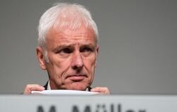 Sorgenvolle Miene: VW-Chef Matthias Müller bei der Hauptversammlung. Foto: Peter Steffen