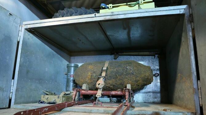 Eine 500 Kilogramm schwere Bombe aus dem Zweiten Weltkrieg wurde nahe dem Bahnhof Lahr gefunden und entschärft.