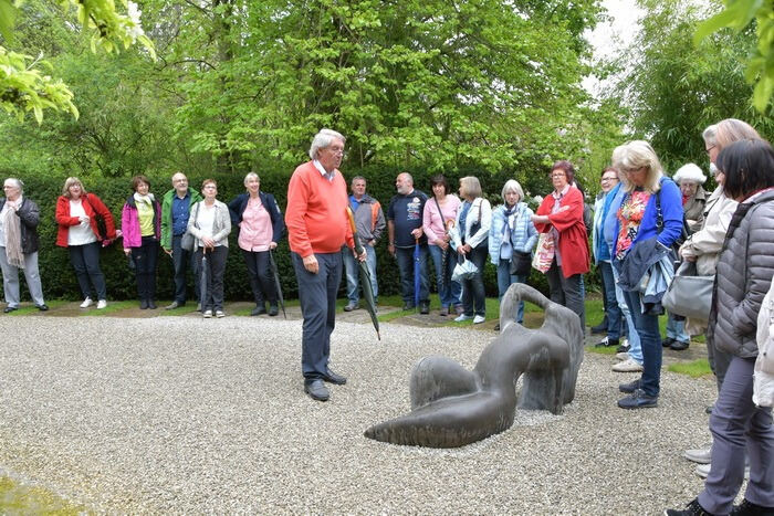 Führung durch das Gartenkunstwerk von Roland Doschka