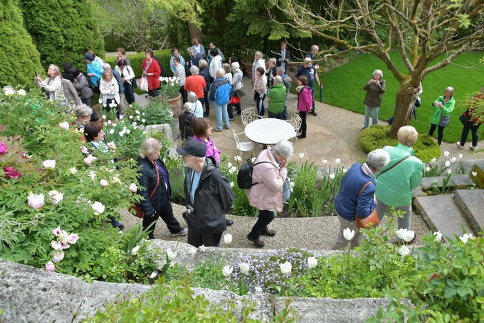 Führung durch das Gartenkunstwerk von Roland Doschka