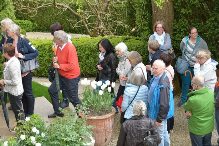 Führung durch das Gartenkunstwerk von Roland Doschka