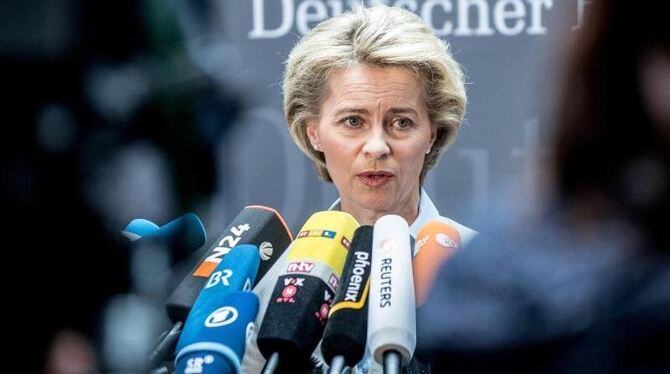 Verteidigungsministerin Ursula von der Leyen steht im Kreuzfeuer der Kritik. Foto: Michael Kappeler/Archiv