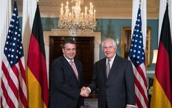 Außenminister Sigmar Gabriel bei seinem Amtskollegen Rex Tillerson in Washington. Foto: Bernd von Jutrczenka