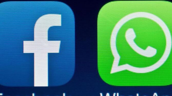 Die beiden Logos von Facebook und WhatsApp. Foto: Patrick Pleul/Illustration