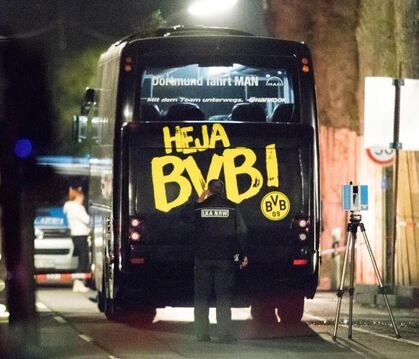 Bei dem Attentat auf den BVB-Mannschaftsbus waren Abwehrspieler Marc Bartra und ein Polizist verletzt worden. Foto: Marcel Ku