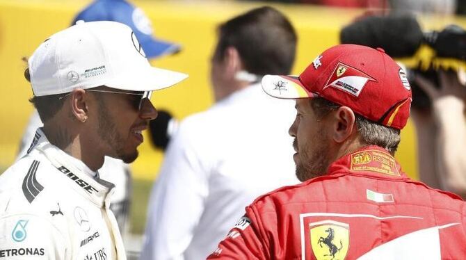 In Monaco kommt es zum nächsten Duell zwischen Sebastian Vettel (r) und Lewis Hamilton. Foto: Manu Fernandez