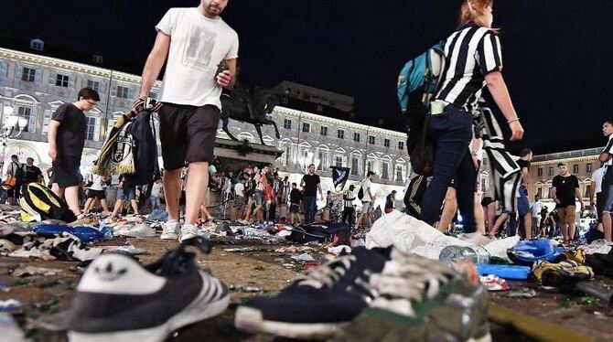 Bei einer Panik auf dem zentralen Platz San Carlo in Turin wurden über 600 Juve-Fans verletzt. Foto: Alessandro Di Marco