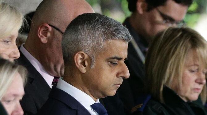 Londons Bürgermeister, Sadiq Khan, während einer Schweigeminute in London. Foto: Yui Mok/PA Wire