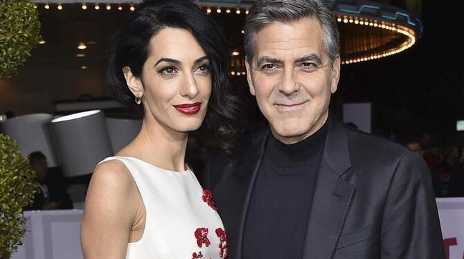 Amal und George Clooney freuen sich über Ella und Alexander. Foto: Jordan Strauss/Invision