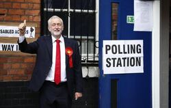 Der britische Labour-Chef Jeremy Corbyn hat seine Stimme in london abgegeben. Er verspricht die Studiengebühren abzuschaffen 