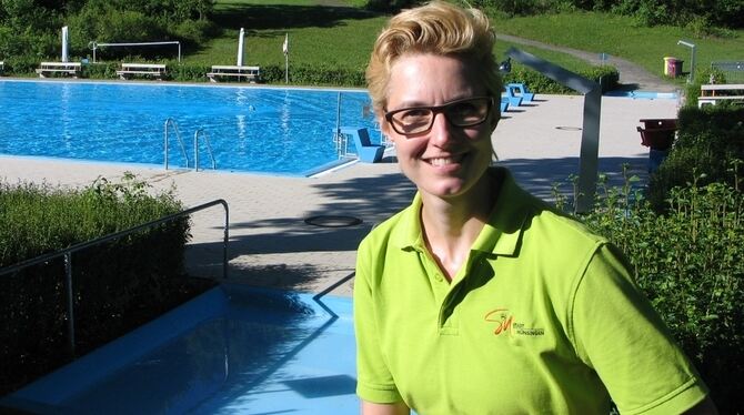 Neue Schwimmmeisterin in Münsingen: Julia Diemand. FOTO: OELKUCH