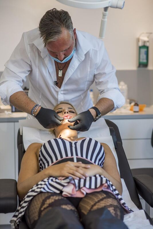 Volle Lippen für Micaela Schäfer: Die OP in Bildern