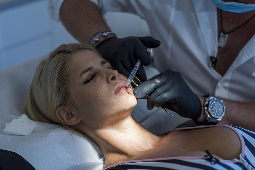 Volle Lippen für Micaela Schäfer: Die OP in Bildern