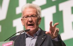 Der baden-württembergische Ministerpräsident Winfried Kretschmann spricht in Münster auf dem Bundesparteitag der Grünen.