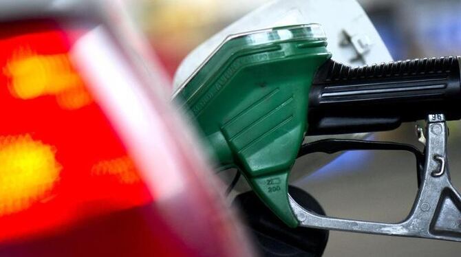 Zapfpistole an einer Tankstelle