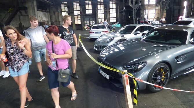 Einzigartige Fahrzeuge, coole Typen und wummernde Beats in den Hallen der ehemaligen Gesenkschmiede Henning.