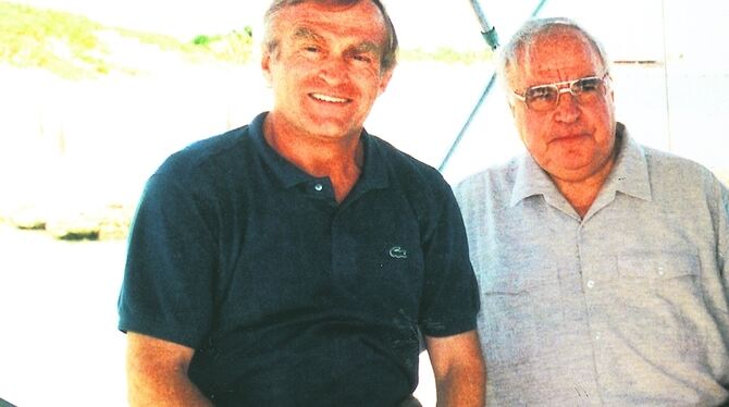 Zwei Helmuts: Wirtschaftsminister Haussmann (links) und Kanzler Kohl im Hafen von Sydney bei einer Kanzlerreise im Jahr 1989. FO