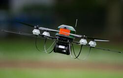 Drohnen bieten zwar Chancen für Logistik und Forschung, können aber Hunderte von Metern hoch fliegen und für Flugzeuge etwa b