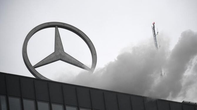 Süddeutsche, NDR und WDR berichten, dass Daimler von 2008 bis 2016 in Europa und den USA Fahrzeuge mit unzulässig hohem Schad