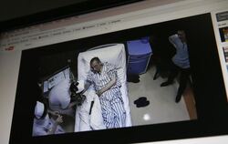 Das Videobild zeigt den chinesischen Friedensnobelpreisträger Liu Xiaobo in einem Krankenhaus in Peking. Foto: Andy Wong
