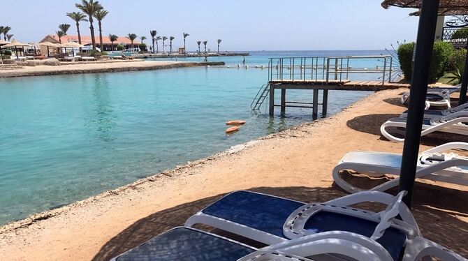 Der Strand vor dem Hotel El Palacio in Hurghada, wo der Attentäter nach dem Erstechen der Deutschen schwimmend hingeflüchtet ist