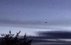 Ein Flugzeug von Korean Air am Himmel über Maichingen. Wegen eines unterbrochenen Funkkontakts haben zwei Bundeswehrjets diese k