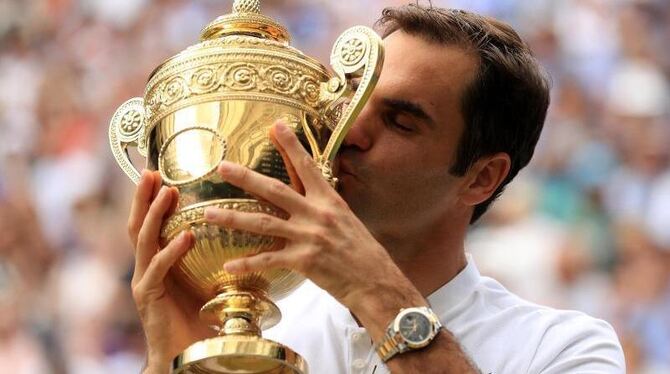 Federer verewigte sich auf dem Heiligen Rasen mit seinem achten Triumph in Wimbledon. Foto: Adam Davy