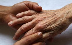 Die Zahl älterer und mehrfach kranker Patienten im Krankenhaus ist laut einer aktuellen Untersuchung binnen zehn Jahren um 80