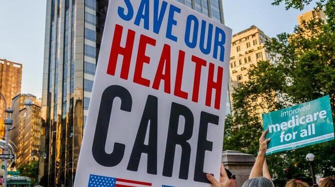 Demonstranten protestieren gegen die »TrumpCare« genannte Reform der Gesundheitsversorgung in den USA. Foto: Erik Mcgregor