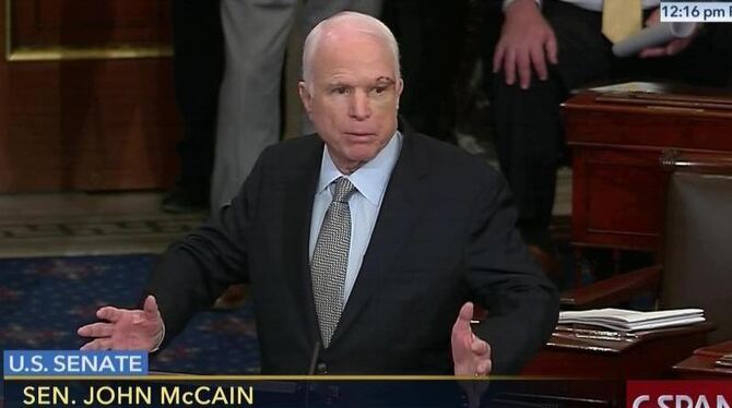 John McCain spricht bei der Sitzung des US-Senats zur Abschaffung von »Obamacare« in Washington. Foto: -/C-SPAN2/AP/dpa