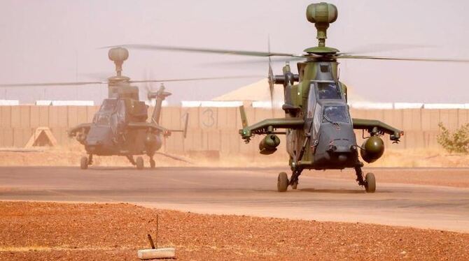 Zwei Kampfhubschrauber des Typs Tiger in Mali. Foto: Marc Tessensohn/Bundeswehr
