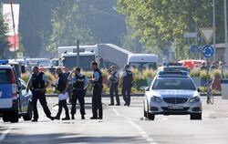 Die Konstanzer Polizei mit starken Kräften vor Ort, auch Spezialkräfte waren  im Einsatz. Foto: Felix Kästle