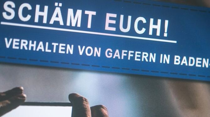 Ein Post mit dem Schriftzug »Schämt Euch« steht auf der Facebookseite der Polizei Offenburg.