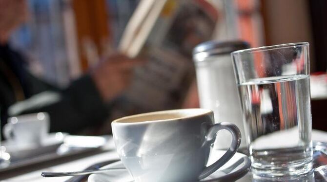 Eine Cappuccino auf einem Tisch. In einem Café in Melbourne gibt es für Männer an bestimmten Tagen einen Aufpreis (Symbolfoto