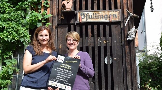 Jugendreferentin Julia Hildedbrand (links) und Büchereileiterin Fleur Hummel organisieren gemeinsam das erste Pfullinger Open-Ai